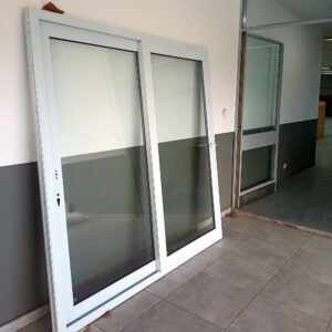 Puerta corrediza 1500 x 2000 mm doble vidrio camara hermetica