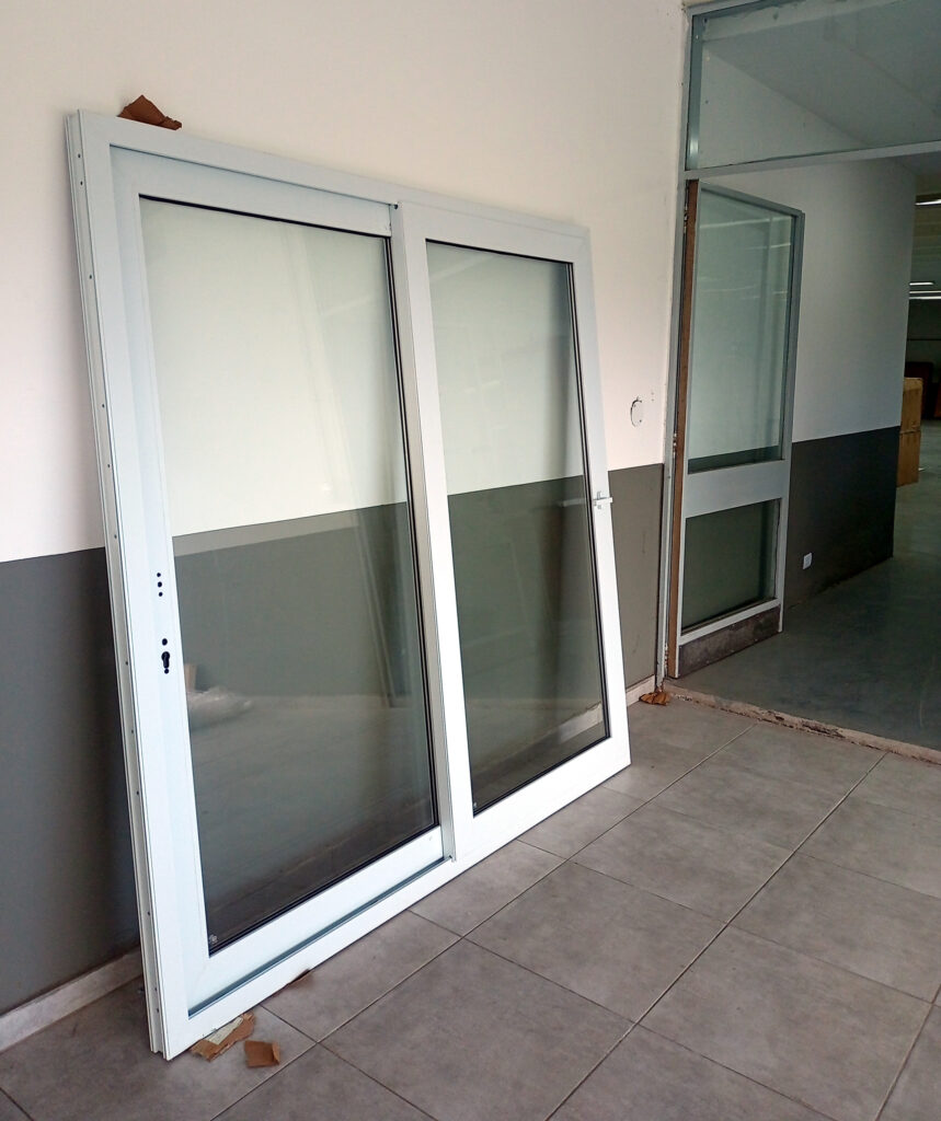 Ventana corrediza 1800 x 1100 mm Doble vidrio templado